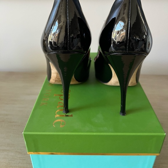 Kate Spade Liquorice Lipstick Black Patent Pumps size 8 - Picture 4 of 7